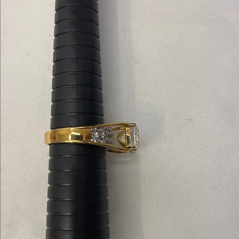NWOT Ring Gold and Rhinestone Size 10.5